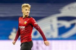 爱游戏官网-包含瓦伦西亚中场传球失误过多，球队积分悬殊扩大的词条