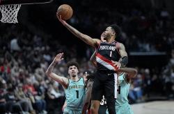 爱游戏app下载-开拓者后卫发挥出色三分球得分领跑