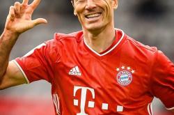 爱游戏体育平台-小球王霍夫特实现帽子戏法，德甲已塑英雄的简单介绍