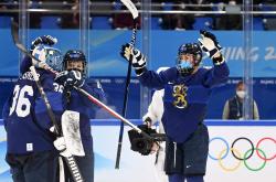 芬兰队在冰球比赛中晋级半决赛