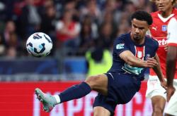 爱游戏体育直播-法国队斩获胜利，向卫冕冠军之路迈进