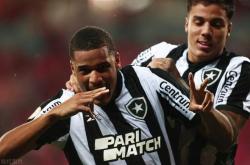 朗斯队在比赛中表现出了出色的传球配合