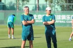 爱游戏官网入口-关于球队在备战期间遭遇连败，教练组忧心重重的信息