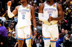 爱游戏入口-雄鹿主场击败雷霆，继续领跑东部