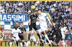 爱游戏app-关于那不勒斯客场挫败对手，赢得保级关键战的信息