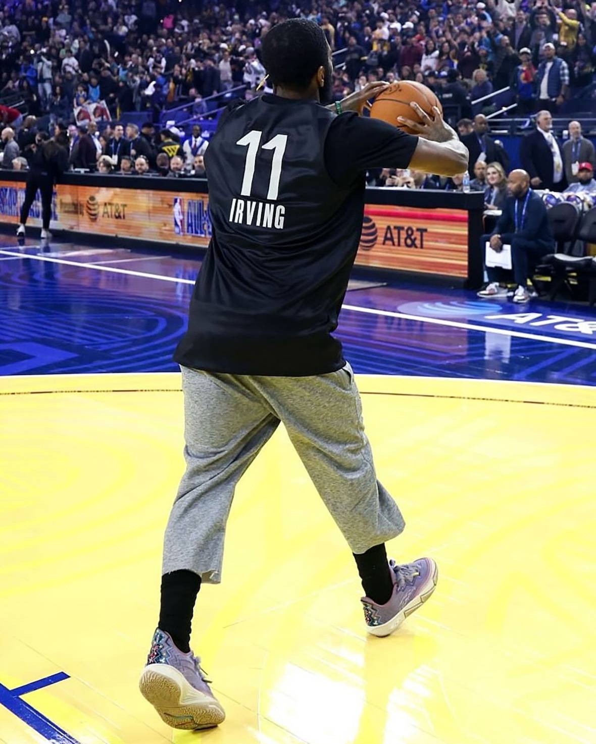 包含全明星周末掀热潮，篮球狂热迎来巅峰时刻的词条