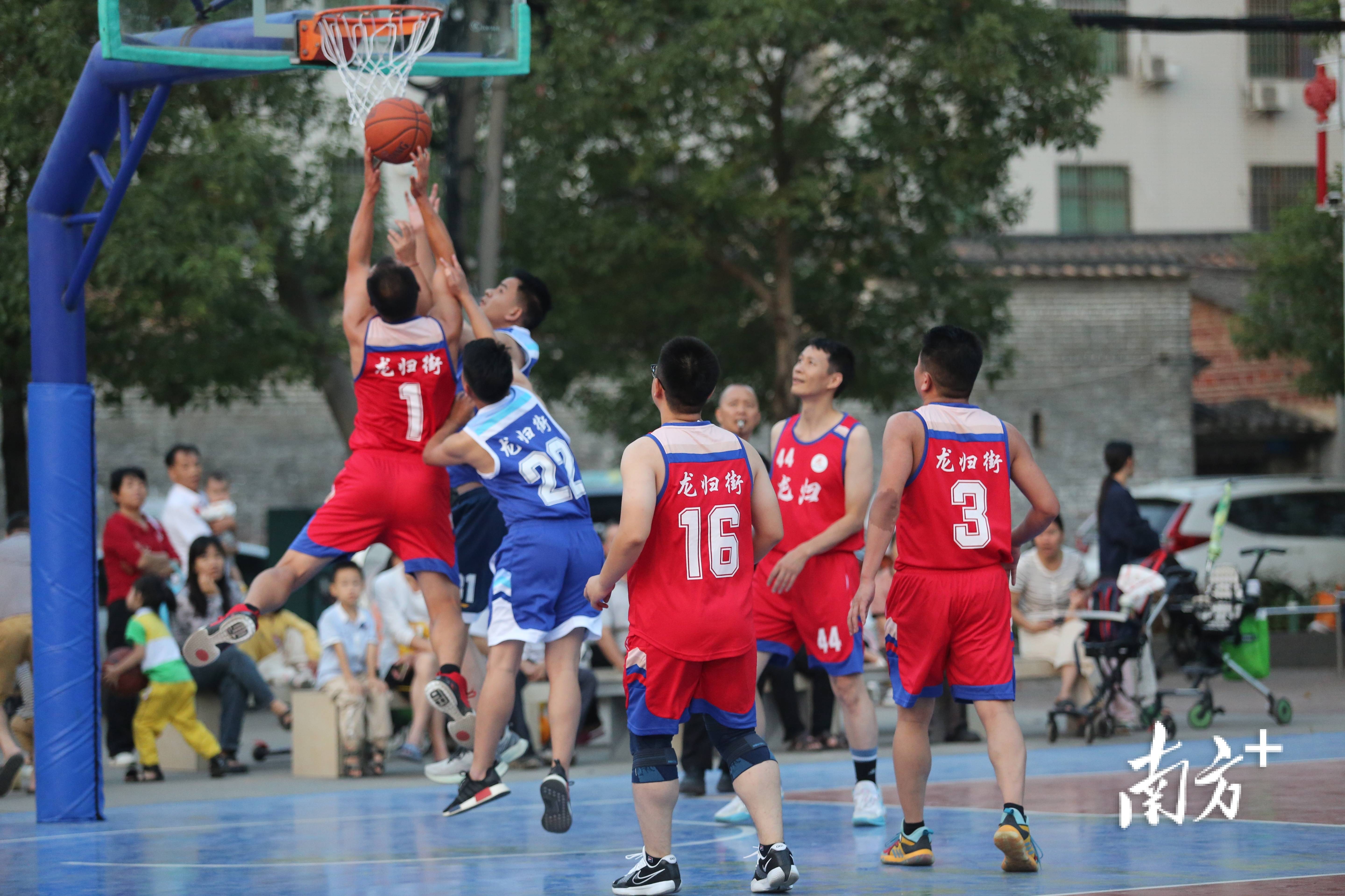 热衷篮球比赛,球迷狂热支持(热衷篮球比赛,球迷狂热支持的句子) 热衷篮球比赛,球迷狂热支持(热衷篮球比赛,球迷狂热支持的句子)