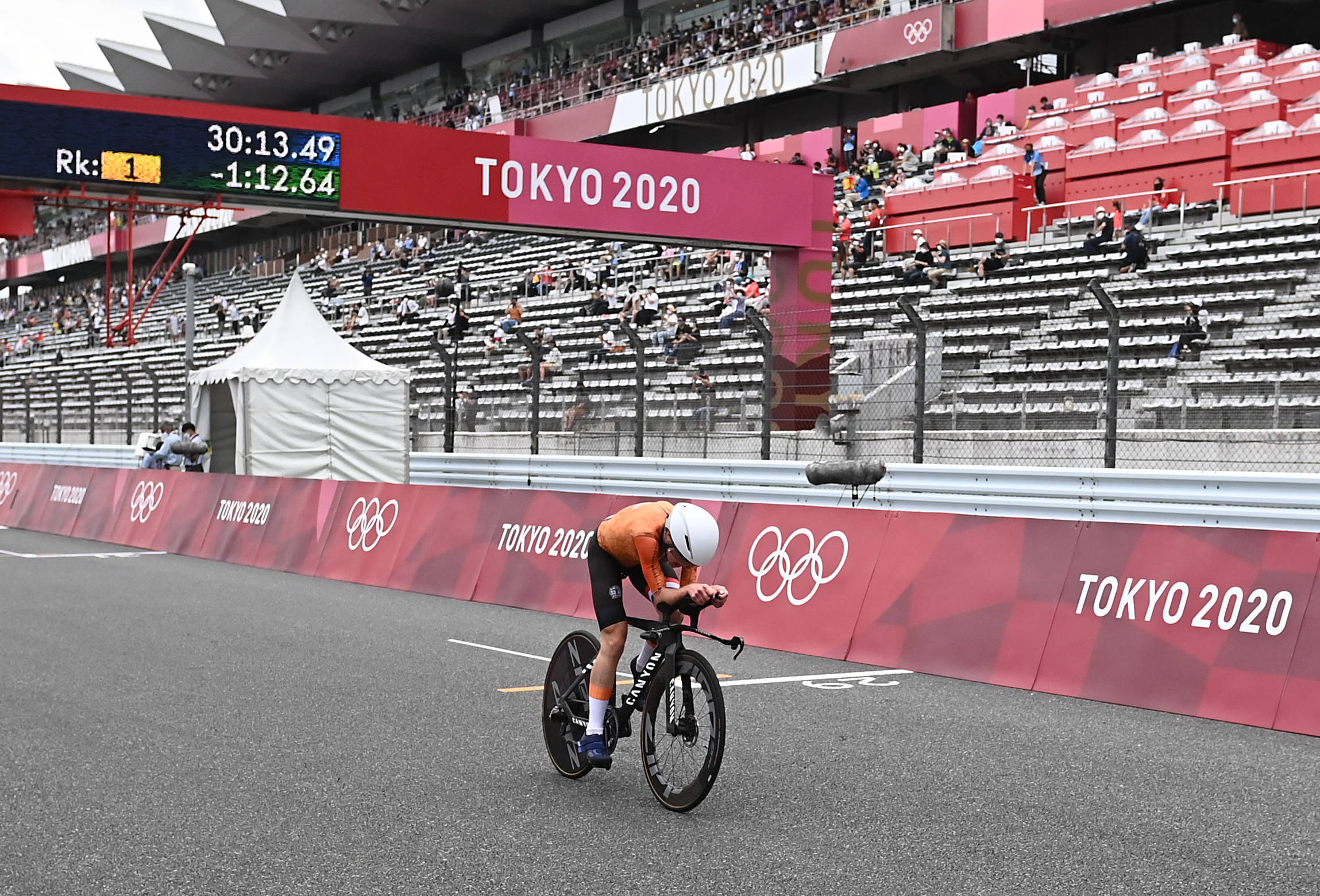 荷兰自行车队团体夺冠,速度快人一步的简单介绍 荷兰自行车队团体夺冠,速度快人一步的简单介绍