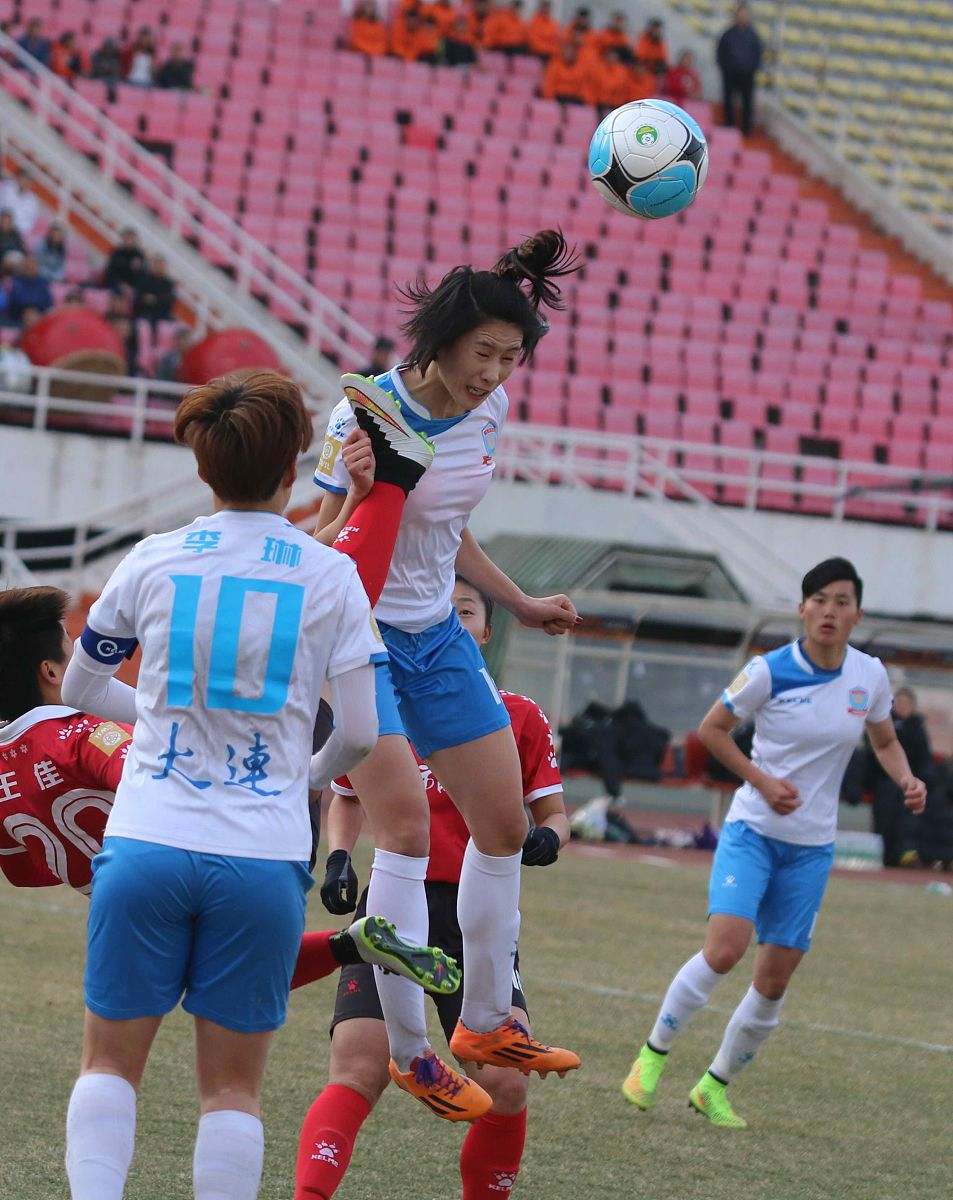 女足比赛中场休息时发生意外