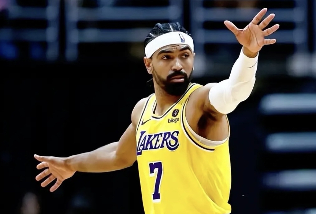 湖人轻取灰熊,詹姆斯季后赛首秀发挥稳定 湖人轻取灰熊,詹姆斯季后赛首秀发挥稳定