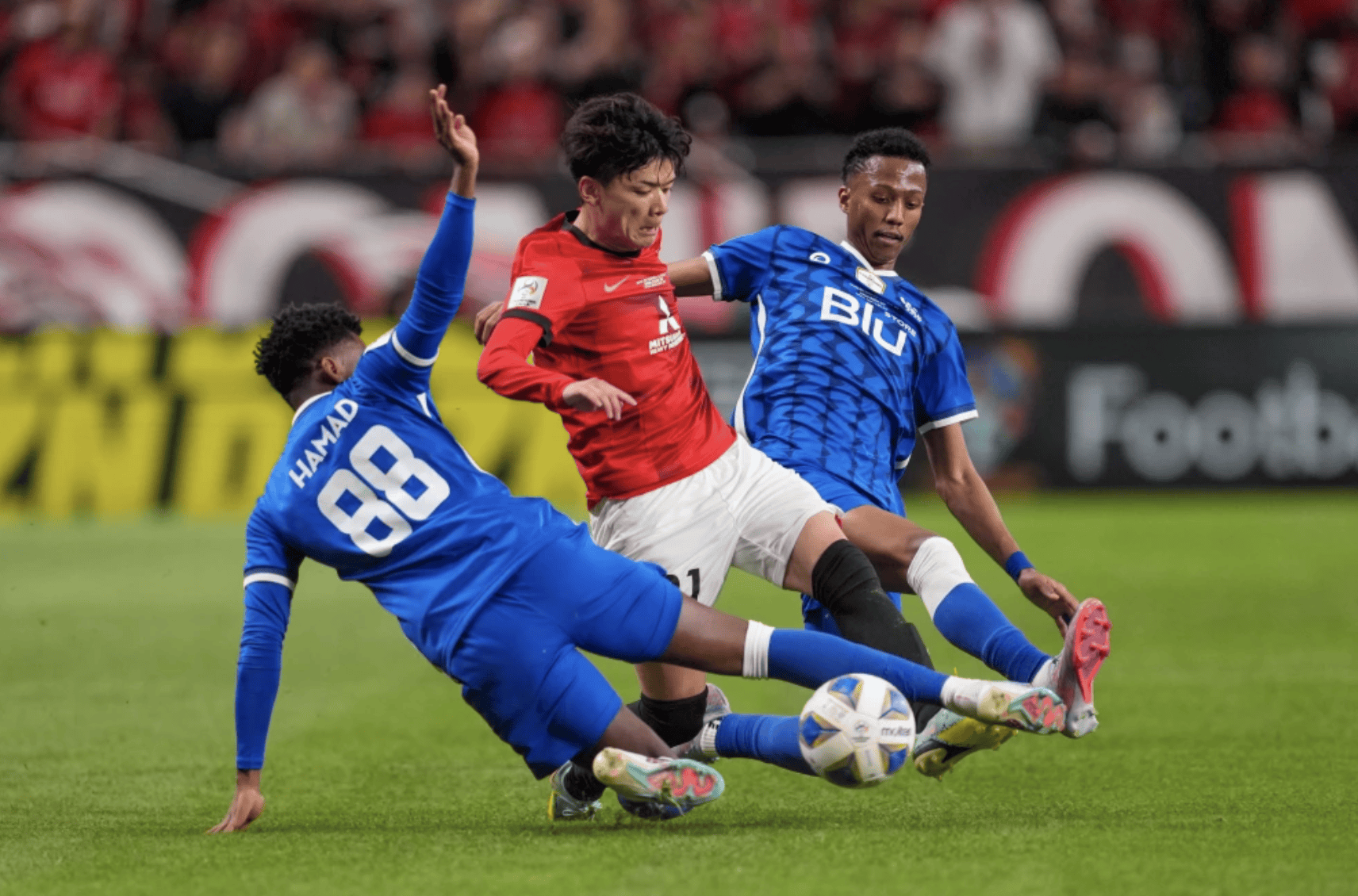 比赛中运用高效战术，球队实现胜利