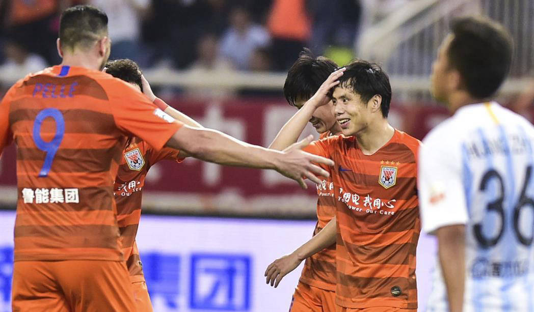 广州富力客场擒杀山东鲁能，豪取三分